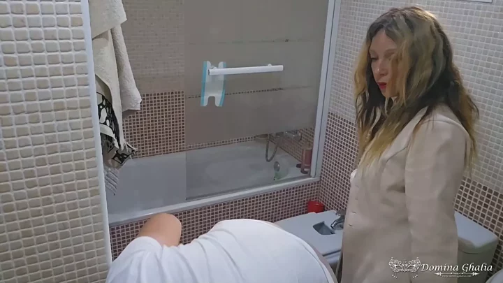 Screenshot 3 from Domina Ghalia Slipper-Spanks Lazy Husband