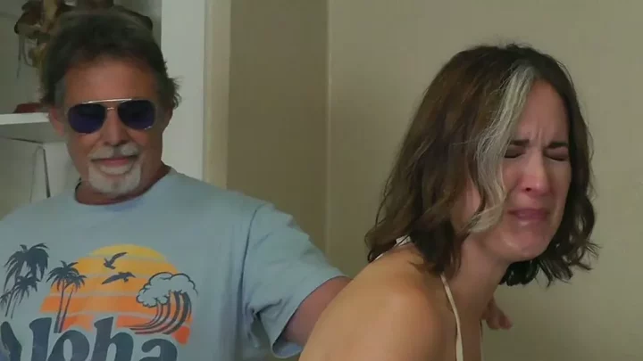 Screenshot 1 from Emily Ford Kova 2 - Şeytan Dili, Lexan Küreği ve Elle Acılı Islak Şaplak
