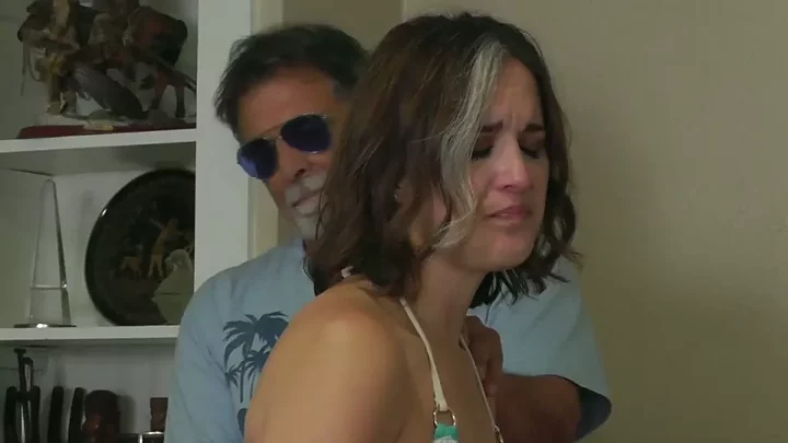 Screenshot 4 from Emily Ford Kova 2 - Şeytan Dili, Lexan Küreği ve Elle Acılı Islak Şaplak