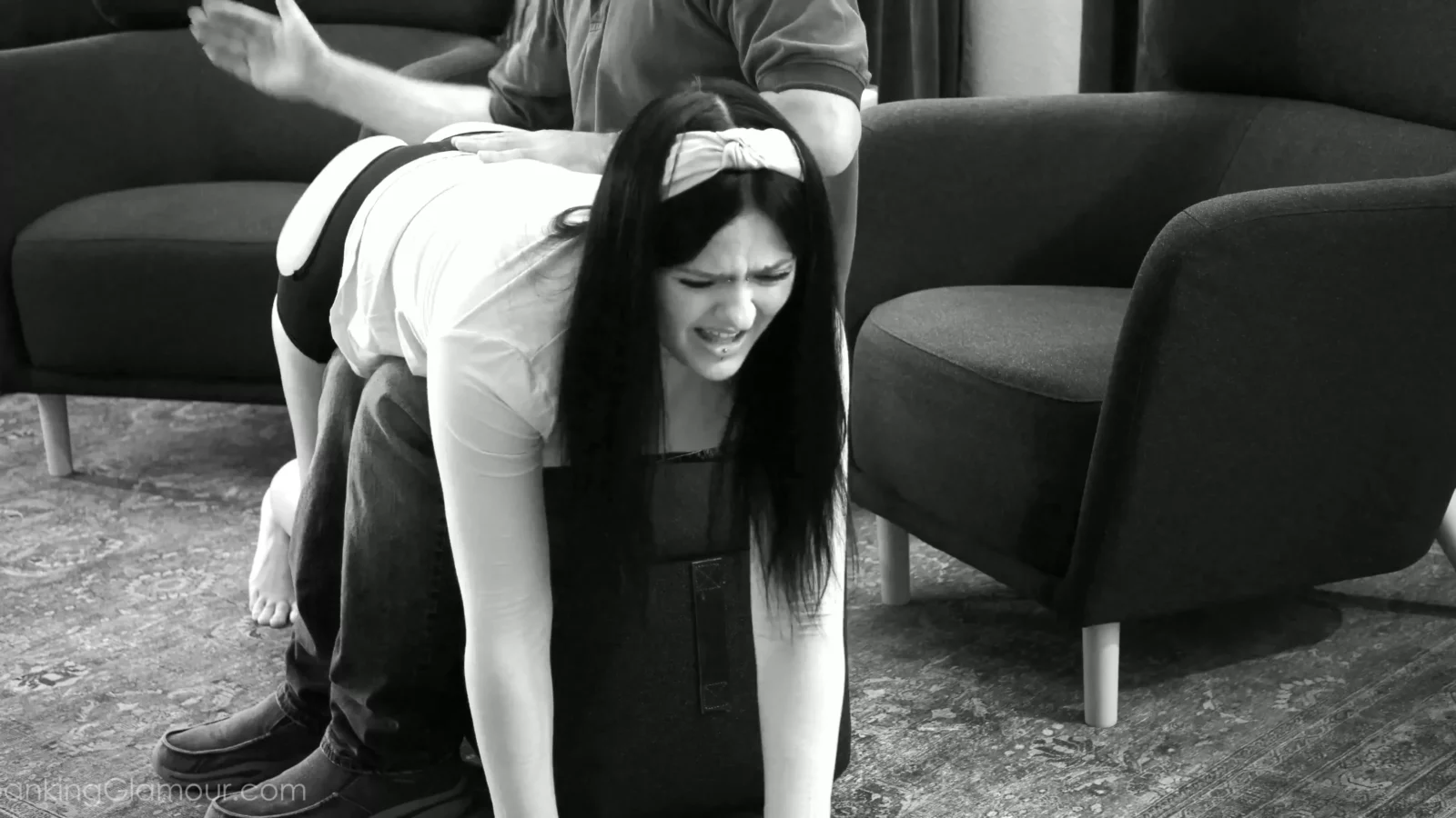 Video abspielen: Imani Valor OTK Spanking Glamour Session