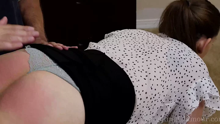 Screenshot 8 aus Madi Meadows Glamour Spanking Szene
