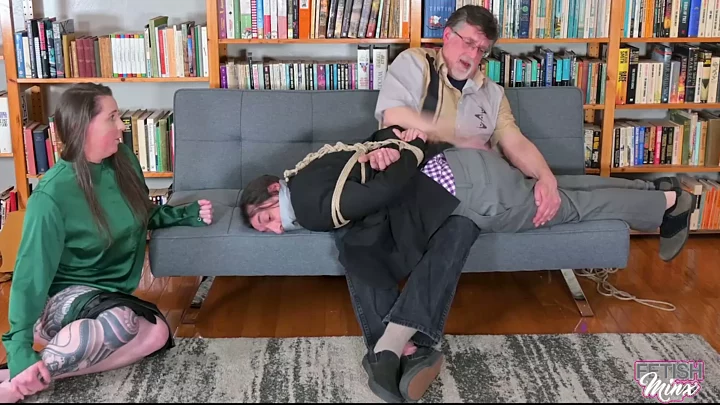 Screenshot 8 from Minx e Johnny Shindig - Marito Legato e Imbavagliato e Sculacciato dalla Moglie (Formato)
