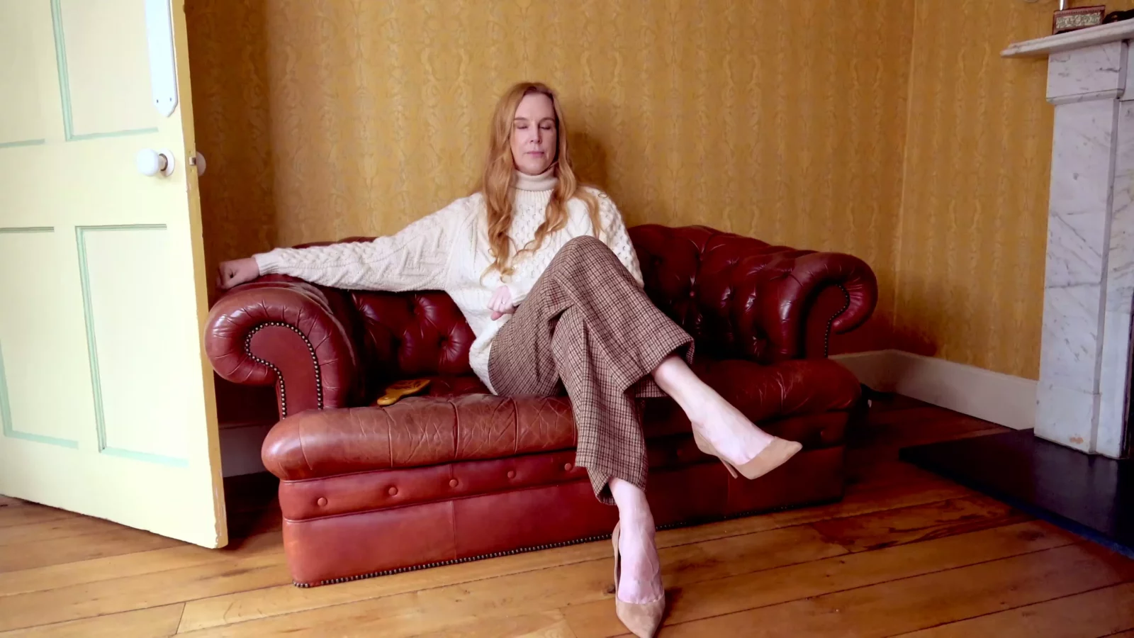 Play video: Landlady’s Over-Knee Rent Paddling