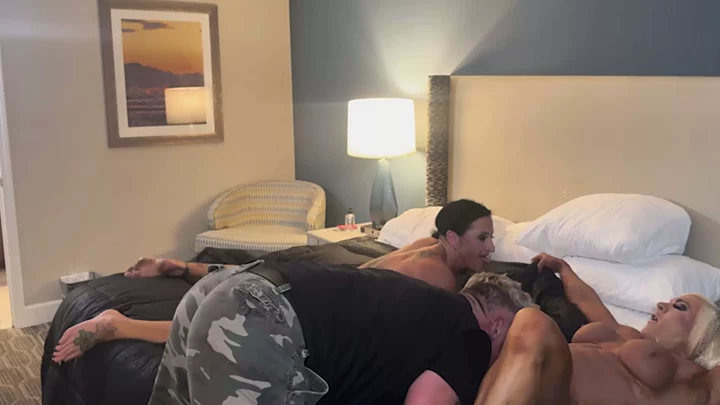 Screenshot 1 from Sensational Muscle Fuck! Kandy And Lisa Cross Get Spanked And Fucked