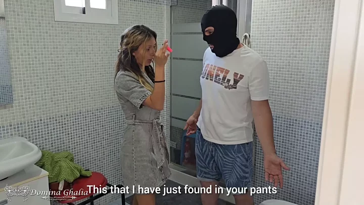 Screenshot 2 from Strict Director Slippers His Cheeky Assistant