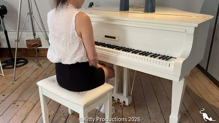 Screenshot 1 from Strict Piano Lesson: Kinia Gets Strapped